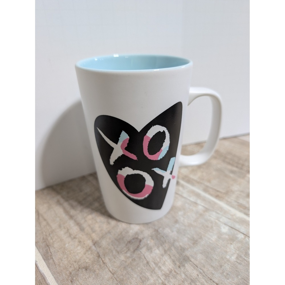 Starbucks XOXO Valentine's Day Mug 2015 16 oz Hearts and Kisses